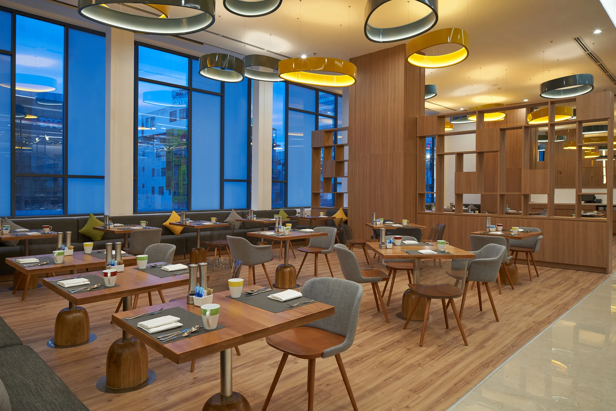 Top 7 luxurious restaurants in Tan Binh worth experiencing: Manja Manja Restaurant - Holiday Inn & Suites Saigon Airport