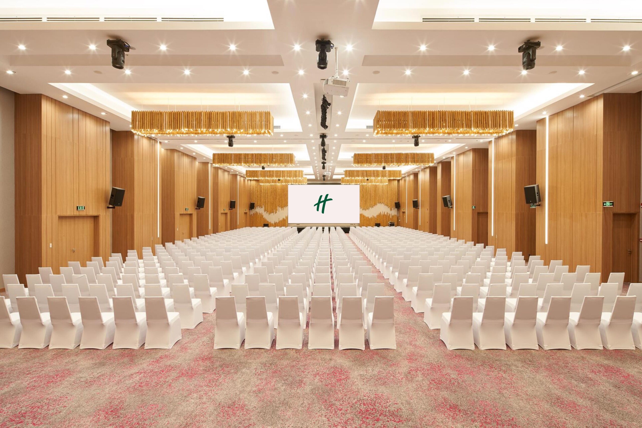 Song Saigon Ballroom không cột tại Holiday Inn & Suites Saigon Airport, không gian tổ chức hội nghị và sự kiện MICE sức chứa đến 850 khác