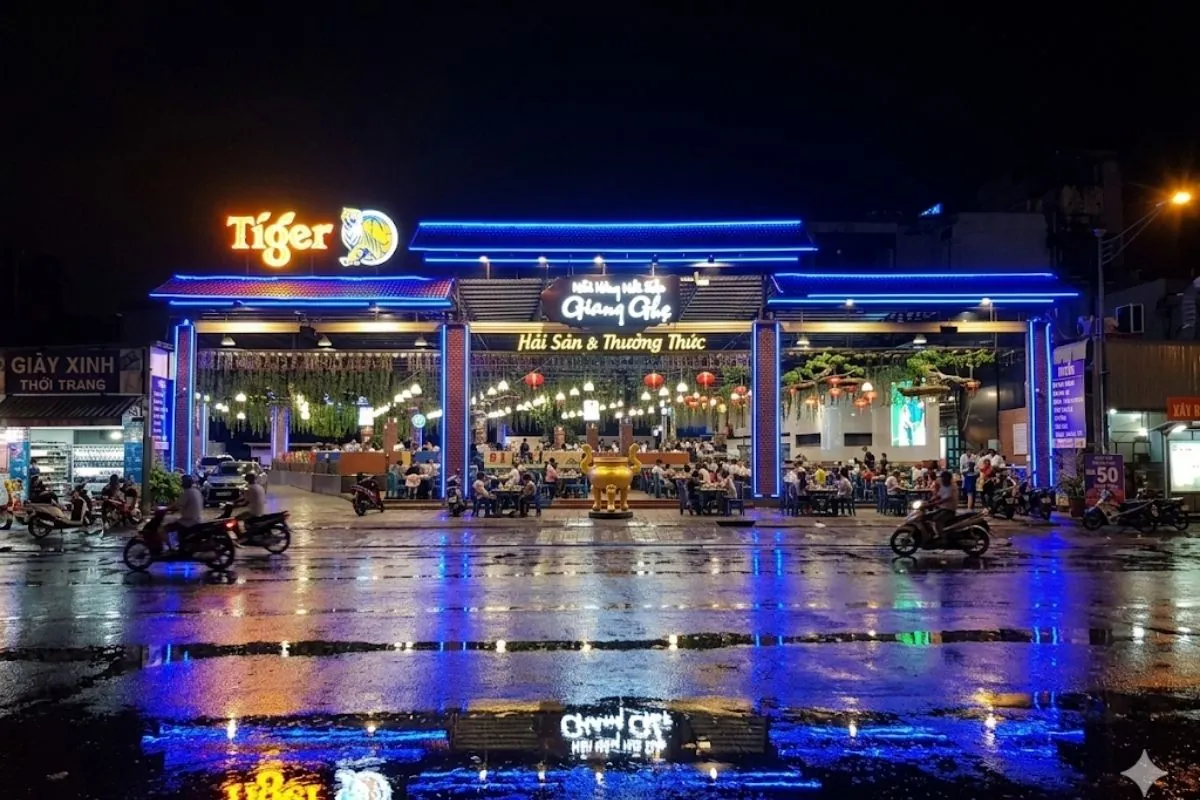 Dining on seafood at Giang Ghẹ restaurant in Tân Bình District