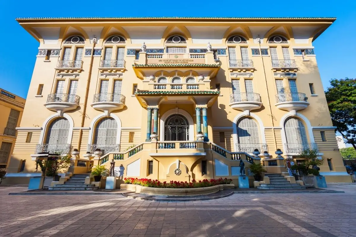 Exploring, strolling, and checking in to preserve memories in Saigon at the Ho Chi Minh City Museum of Fine Arts