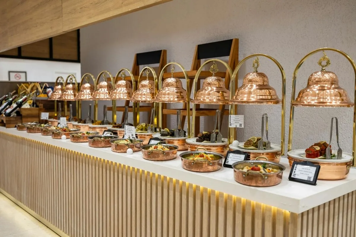 Top 8 5-star seafood buffets in Ho Chi Minh City: The Canvas – LOTTE Hotel Saigon