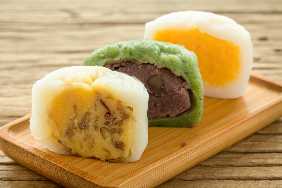Sai Gon multi-filling banh pia specialty