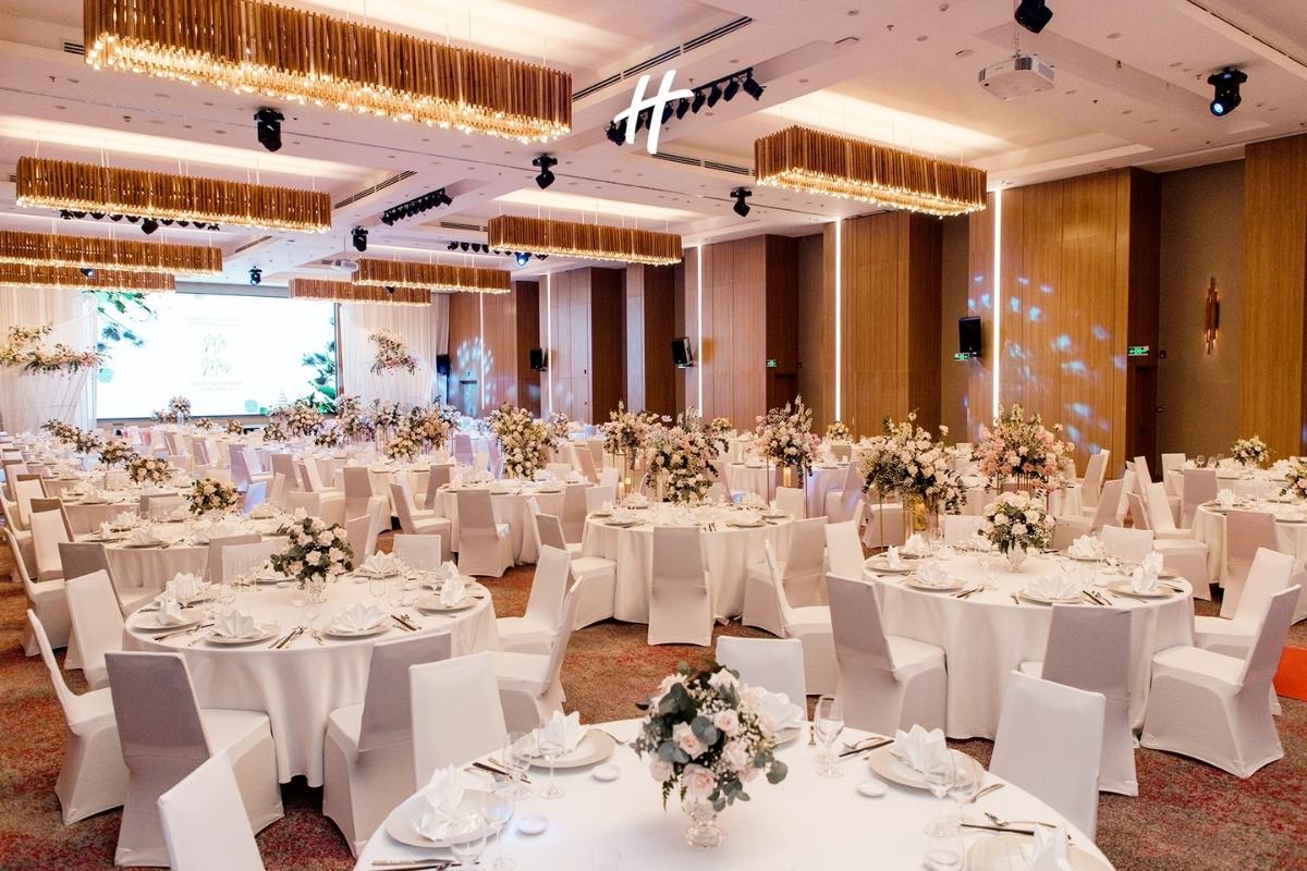 luxurious wedding banquet space at Holiday Inn and Suites Saigon Airport