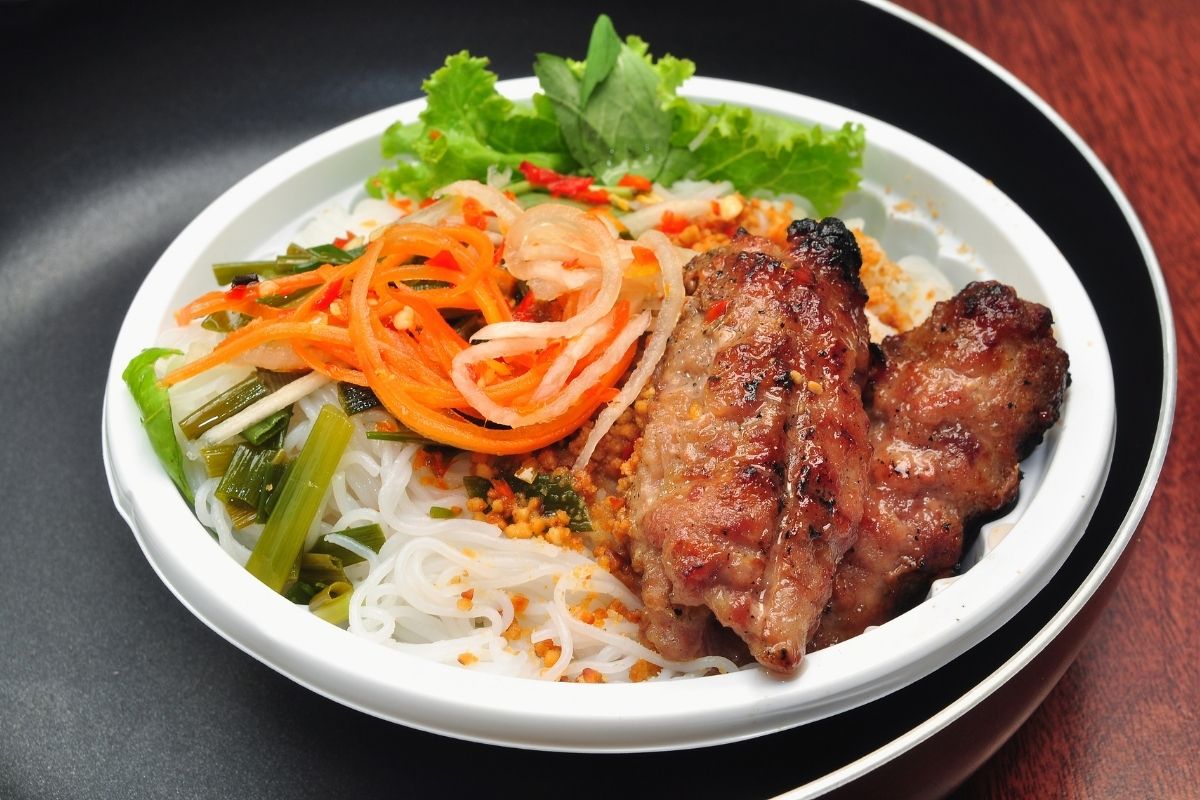 món ăn địa phương bún thịt nướng hải đăng