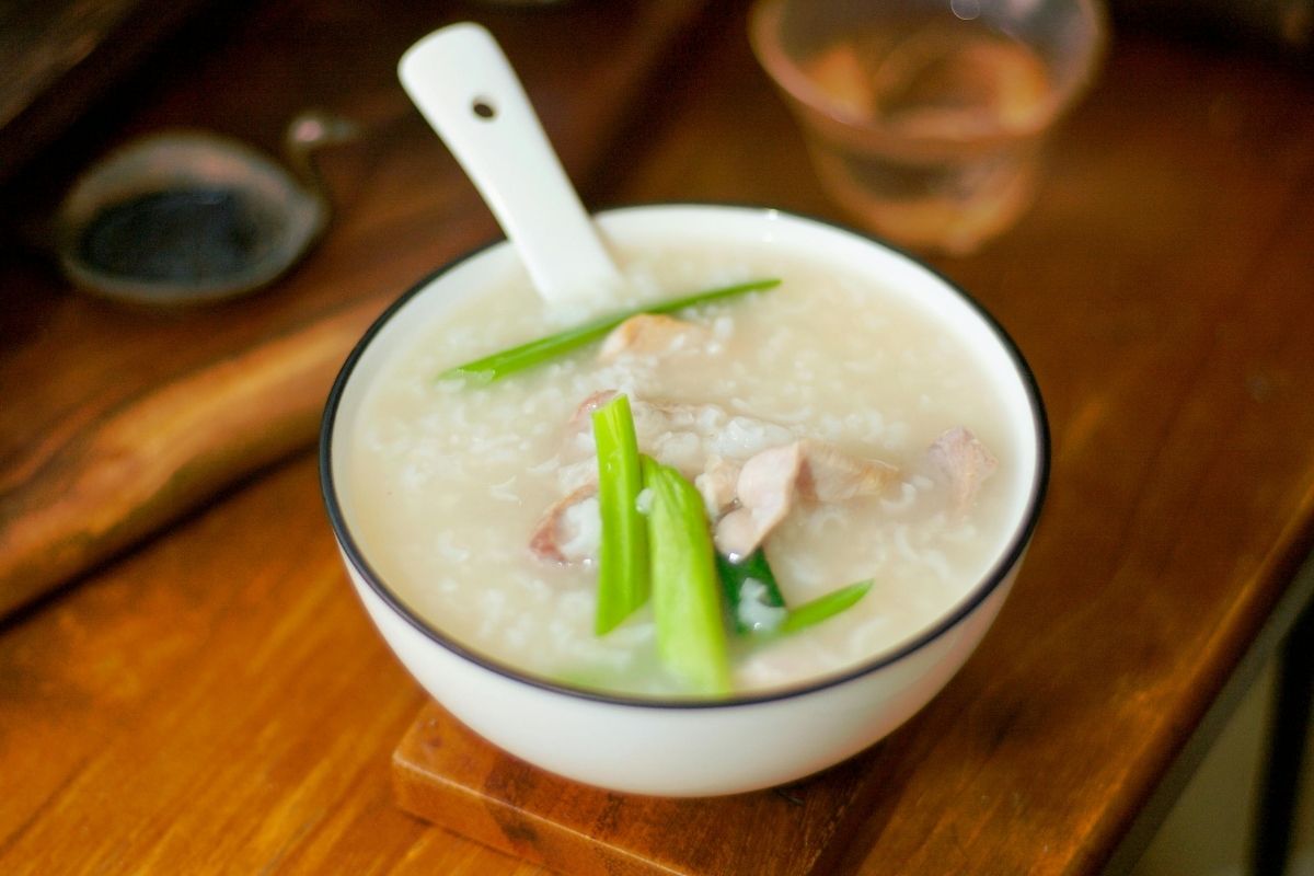 món ăn địa phương cháo sườn ông tạ