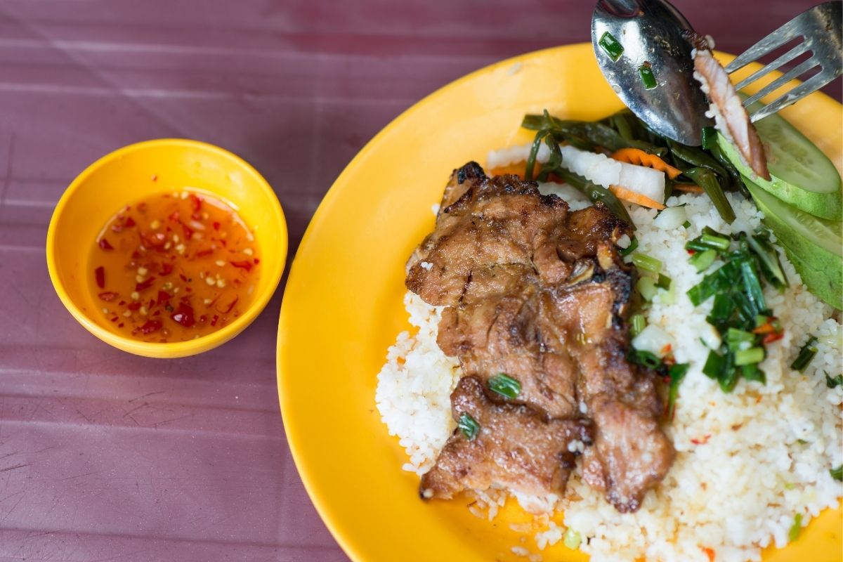 món ăn địa phương cơm tấm ba ghiền