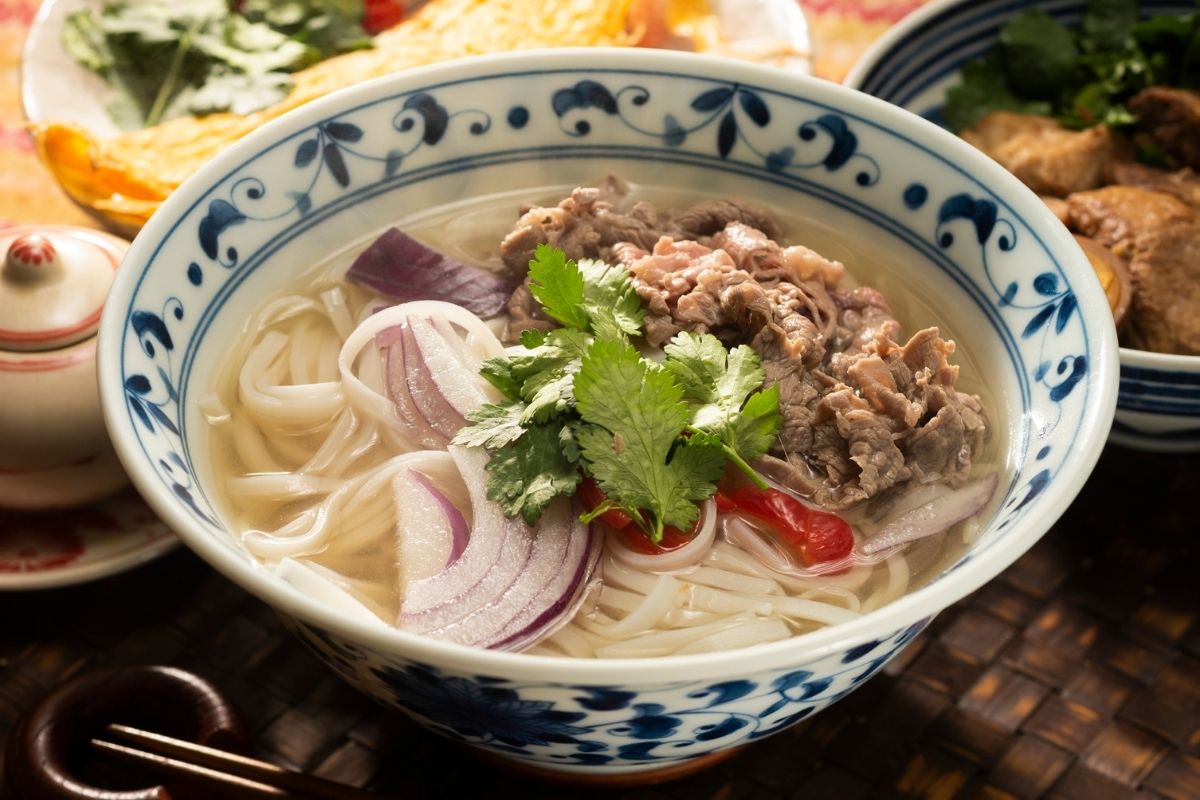 món ăn địa phương phở phú vương