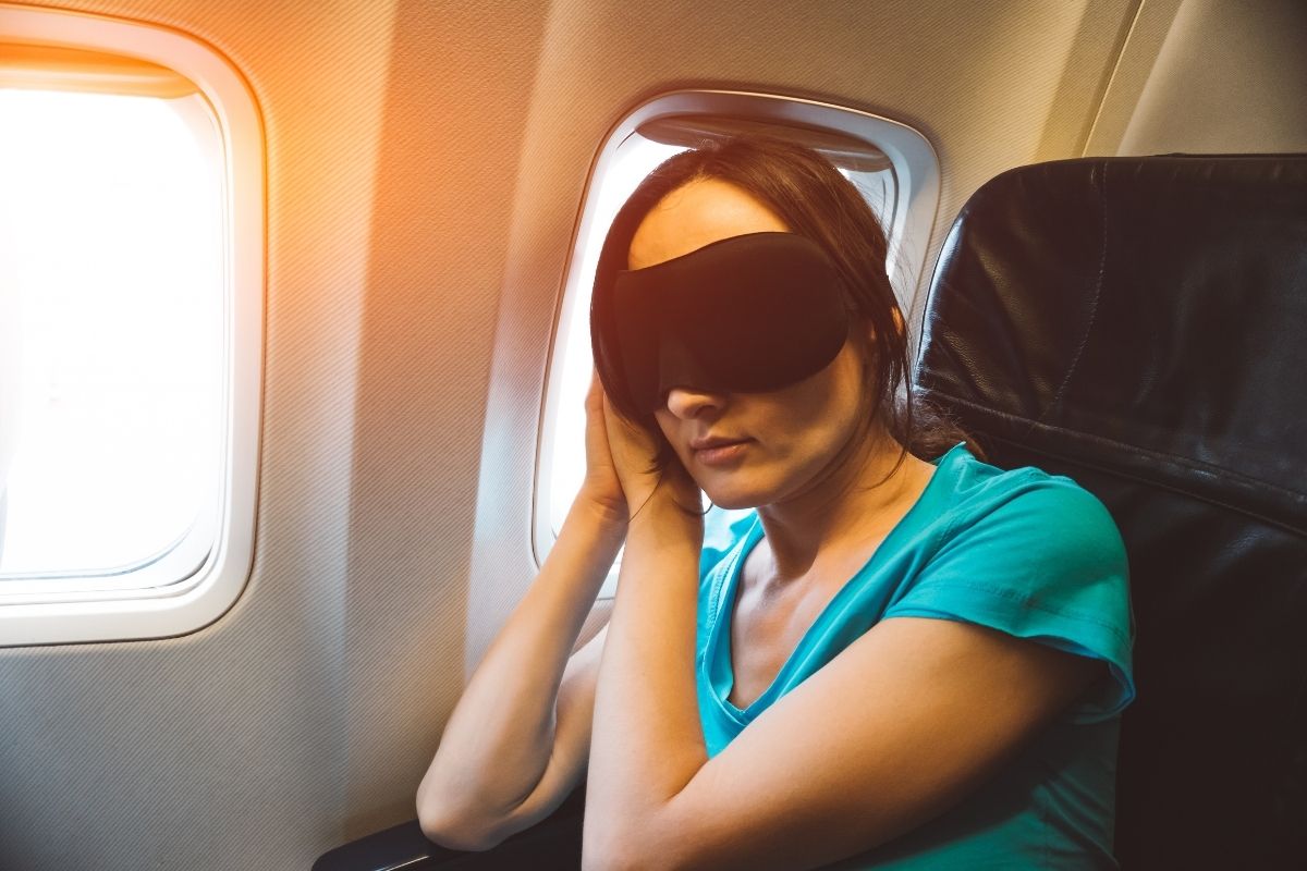 Sleeping on the plane is a simple way to cure jet lag