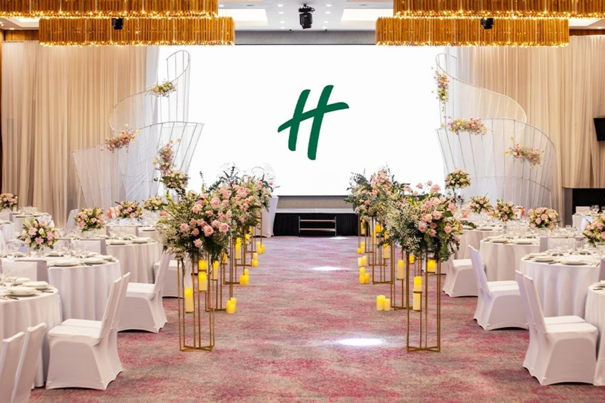sparkling banquet hall with flowers and candles at Holiday Inn and Suites Saigon Airport